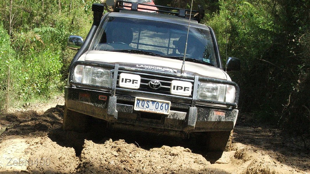 05-Drifter churns thru the Otway mud.jpg